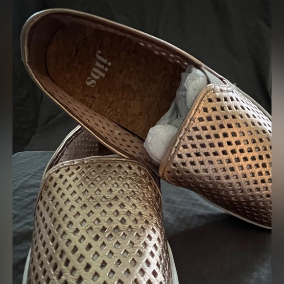Jibs Classic Rose Gold Diamond Perforated Leather, Natural Cork Slip-Ons; Size 7 - Picture 4 of 11